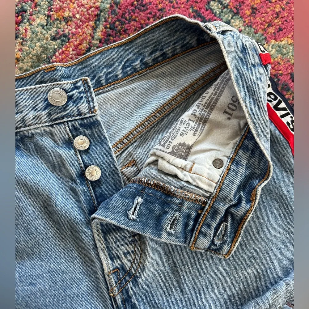 Levi’s | Women’s Blue Denim Premium 501 Buttonfly Logo Stripe Jean Shorts, Sz 27